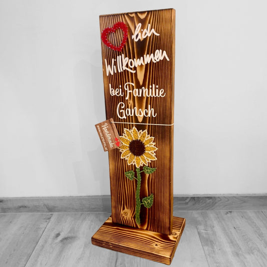 Willkommensschild mit Sonnenblume im Stringart-Stil