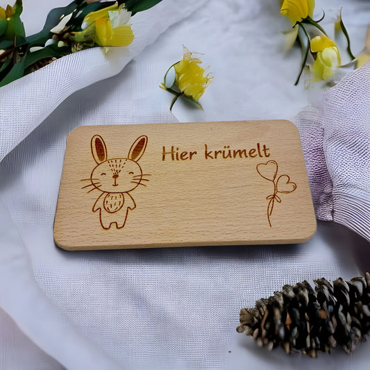 Personalisiertes Brotzeitbrett mit liebenswerter Tiergravur für Kinder - mit Namen