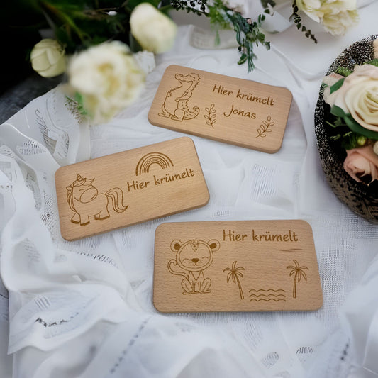 Personalisiertes Brotzeitbrett mit liebenswerter Tiergravur für Kinder - mit Namen