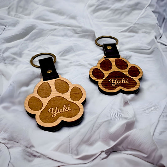 Personalisierte handgemachte Hundepfote aus Holz Schlüsselanhänger - Geschenk für Hundeliebhaber